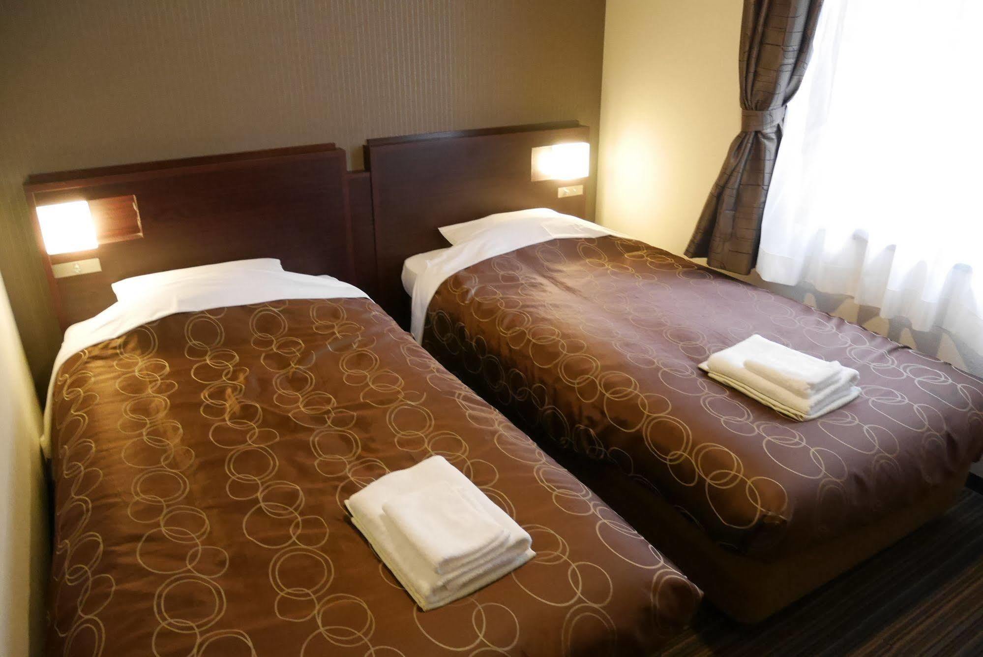 Yokohama Heiwa Plaza Hotel Kanagawa Exterior photo